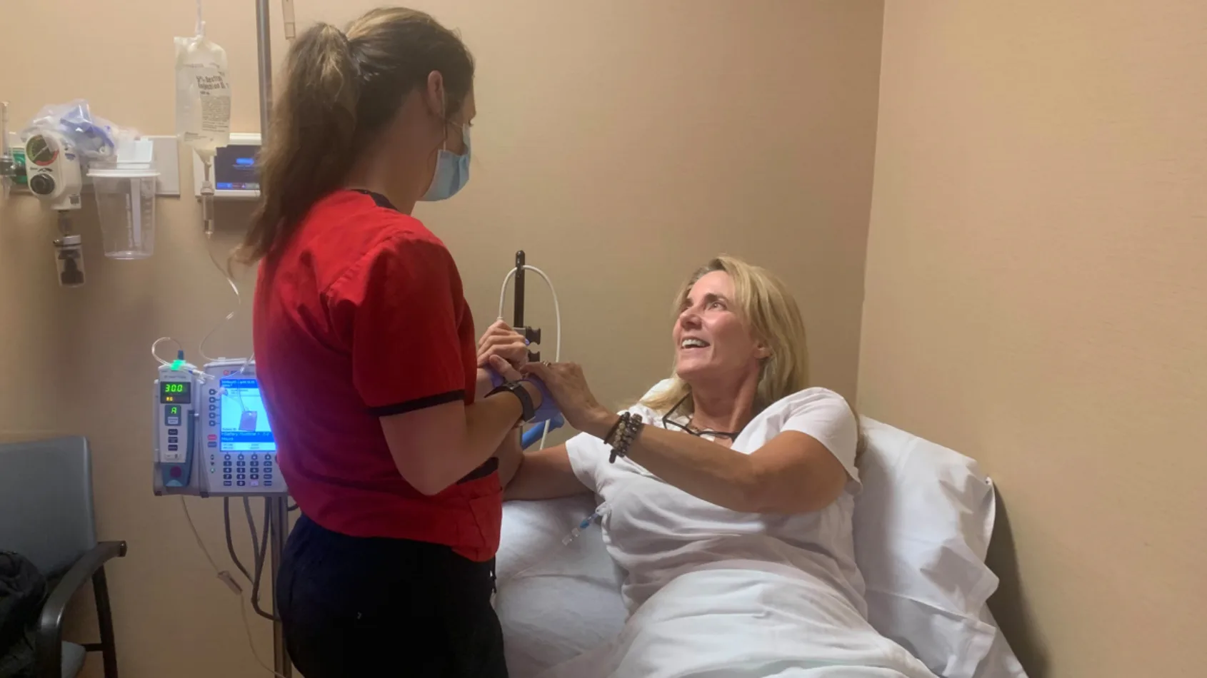 Anesthesiologist turns to Simon Cancer Center for her treatment