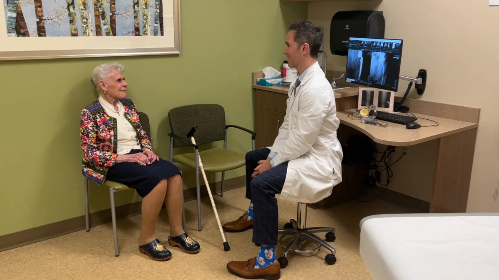 Senior skydiver receives hip replacement at IU Health Saxony using bikini incision to reduce scarring