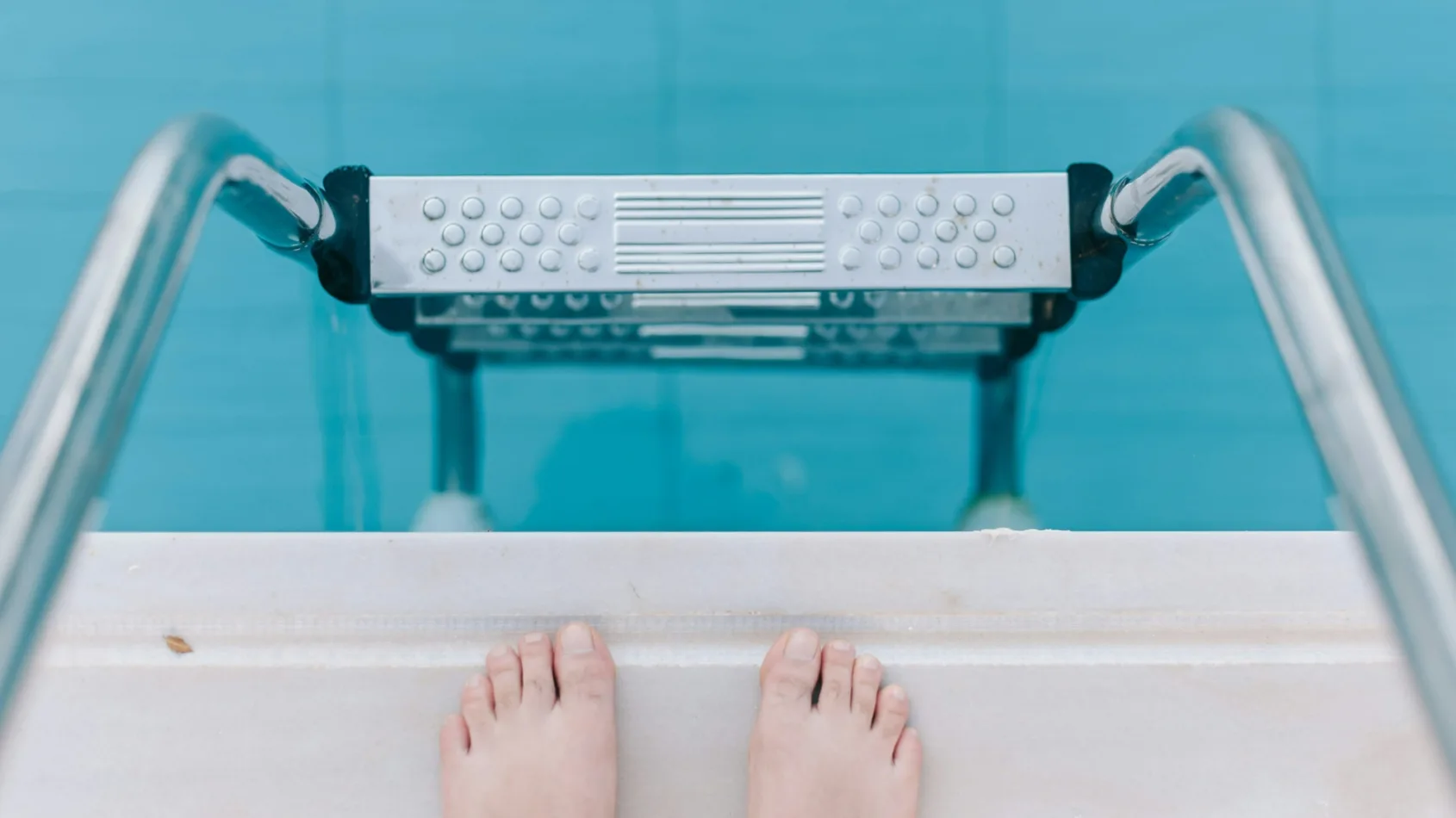 Chronic pain patient is walking again after aquatic therapy