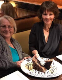 Kidney transplant patient celebrates 40 years with her sister giver