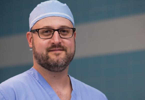 Transplant surgeon recovers from COVID-19, donates plasma