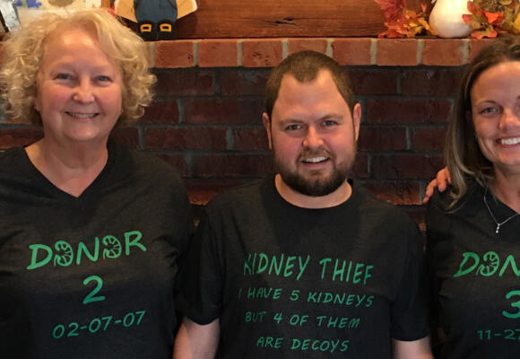 Third kidney transplant for three patients, One unites five family members