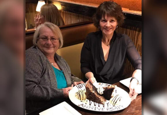 Kidney transplant patient celebrates 40 years with her sister giver