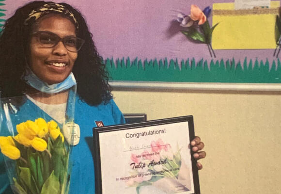 Transplant team member recognized for exceptional patient care