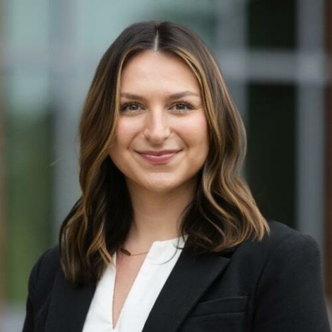 Lauren Fleetwood Headshot min